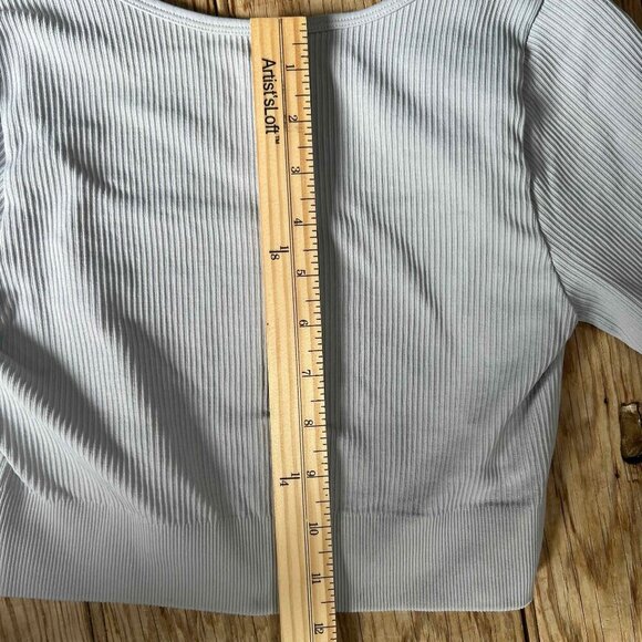 OQQ Women's Crop Top Ribbed Seamless Workout Exercise Long Sleeve Crop Medium - Picture 9 of 9